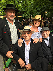 Dr. Axel Munz (Angermaier, Mi.), Schauspielerin Gitti Wallbrunn, Jürgen Kirner (©Foto: Martin Schmitz)